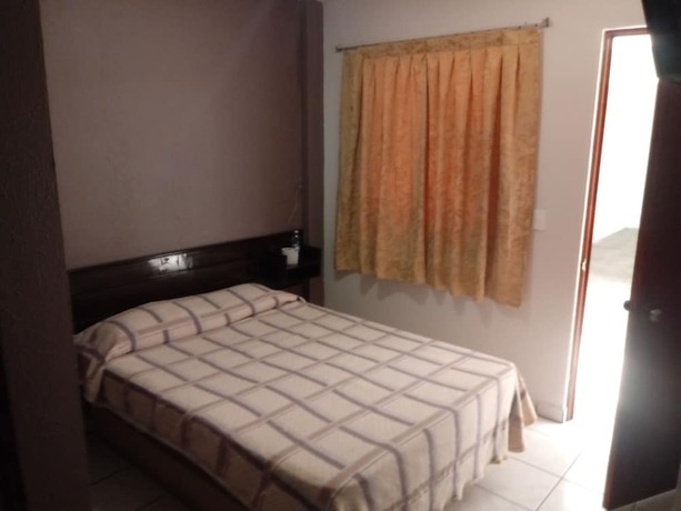 Imagen de la habitación del Hotel El 2000. Foto 12