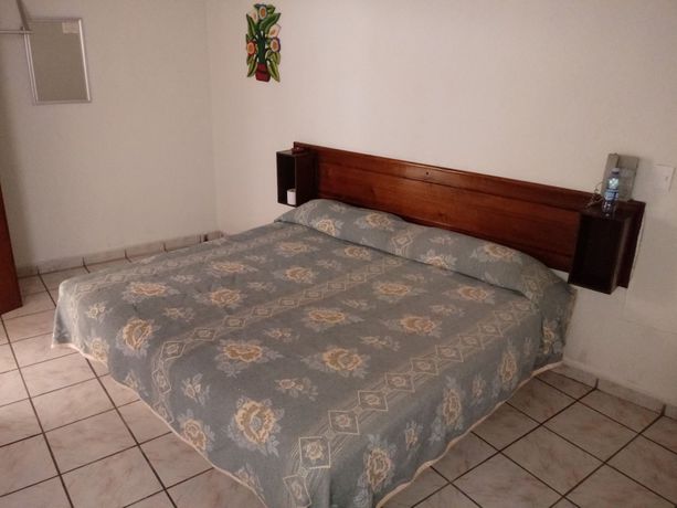 Imagen de la habitación del Hotel El 2000. Foto 14