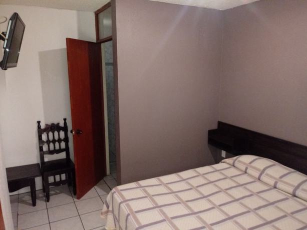 Imagen de la habitación del Hotel El 2000. Foto 16