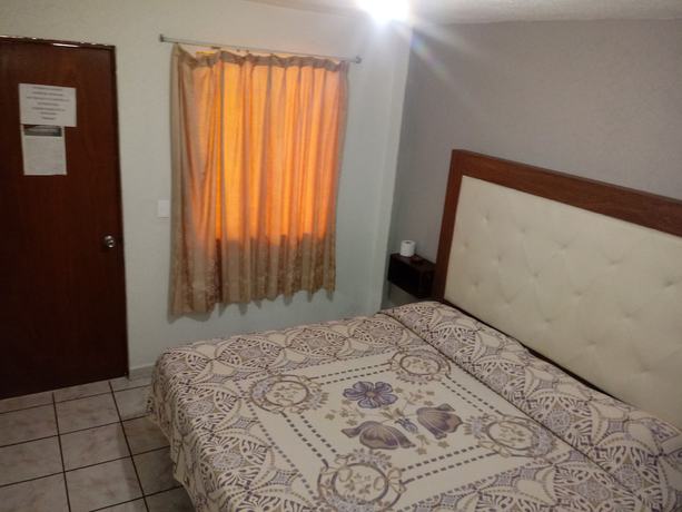 Imagen de la habitación del Hotel El 2000. Foto 17