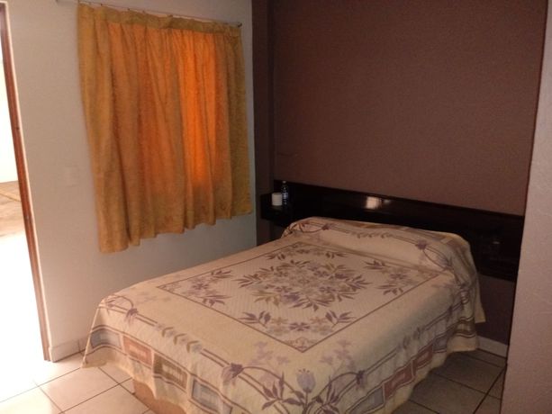 Imagen de la habitación del Hotel El 2000. Foto 18