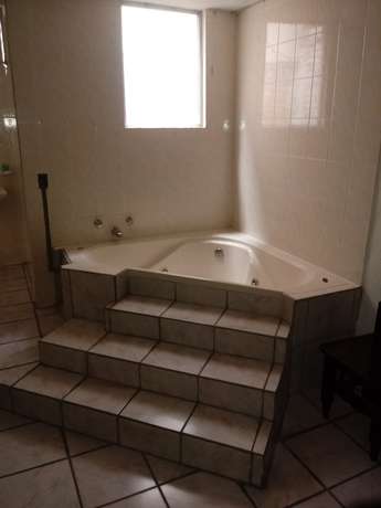 Imagen de la habitación del Hotel El 2000. Foto 19
