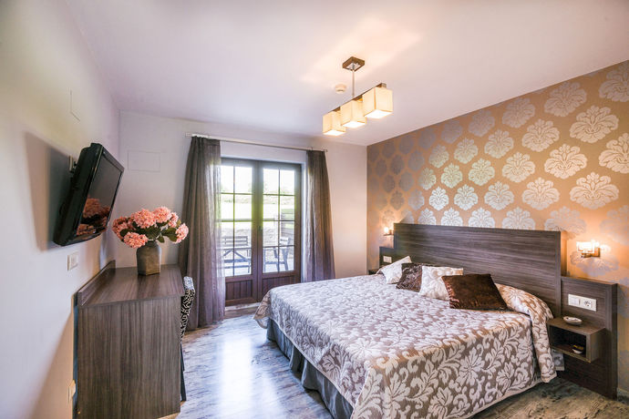 Imagen de la piscina del Hotel El Abuelo De La Cachava. Foto 16