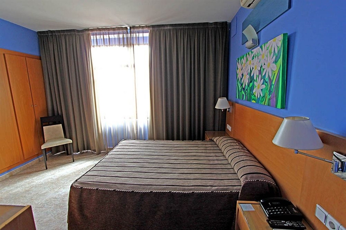 Imagen de la habitación del Hotel El Aguila. Foto 7