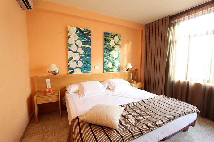 Imagen de la habitación del Hotel El Aguila. Foto 10