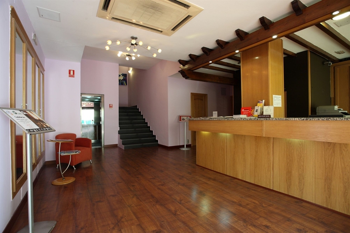 Imagen de los interiores del Hotel El Aguila, UTEBO. Foto 12