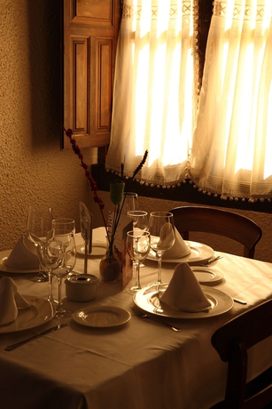 Imagen del bar/restaurante del Hotel El Aguila, UTEBO. Foto 3