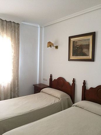 Imagen general del Hotel El Alamo, Lora del R&iacute;o. Foto 5