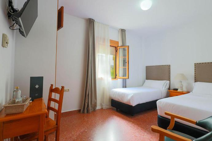 Imagen de la habitación del Hotel El Almendral. Foto 10