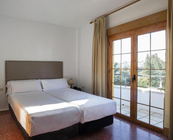 Imagen de la habitación del Hotel El Almendral. Foto 11