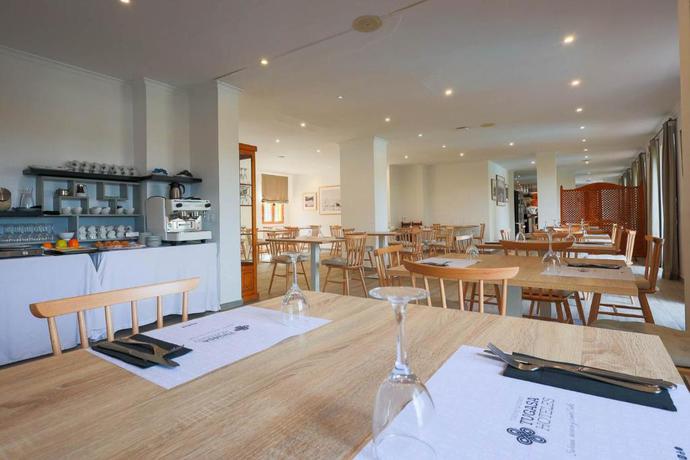 Imagen del bar/restaurante del Hotel El Almendral. Foto 2