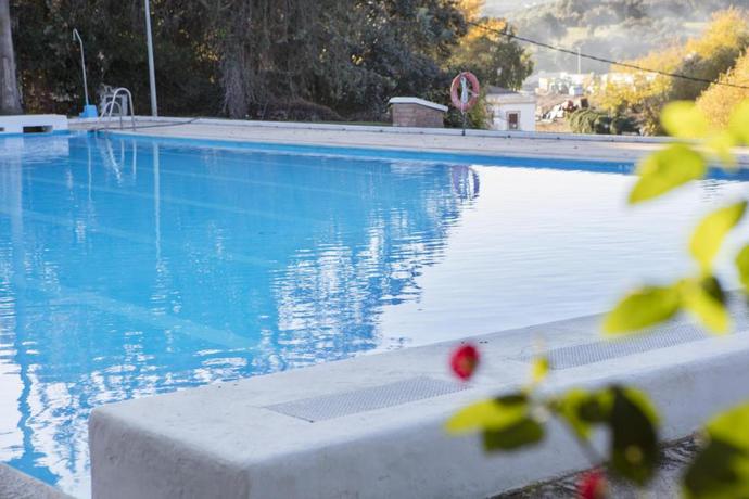 Imagen de la piscina del Hotel El Almendral. Foto 15