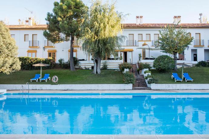 Imagen de la piscina del Hotel El Almendral. Foto 17
