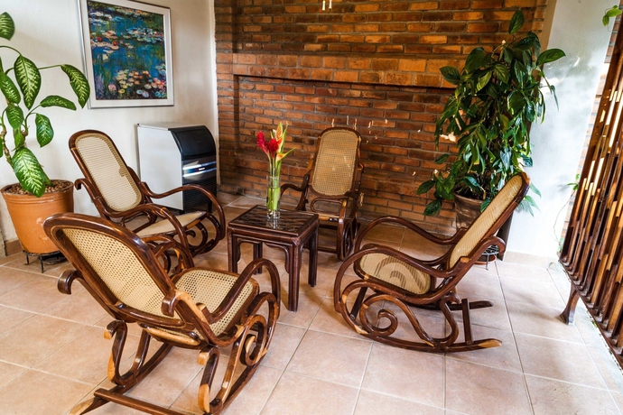 Imagen de los interiores del Hotel El Almendro. Foto 15