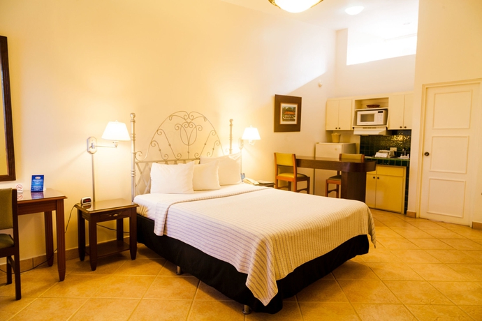 Imagen de la habitación del Hotel El Almendro. Foto 9