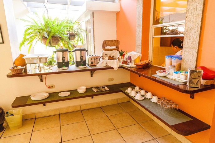 Imagen del bar/restaurante del Hotel El Almendro. Foto 3