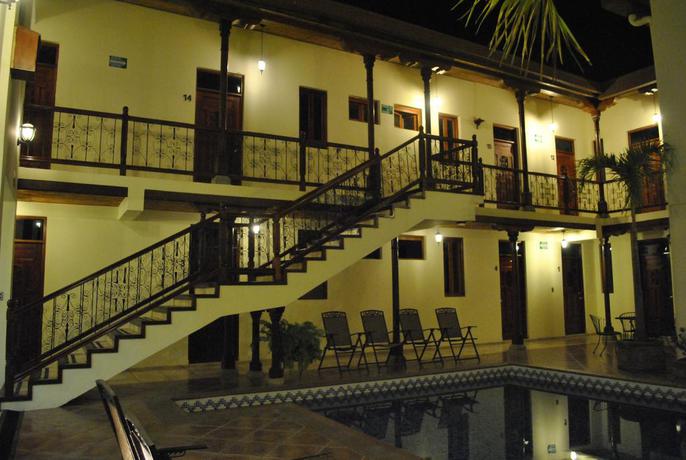 Imagen de los interiores del Hotel El Almirante. Foto 4