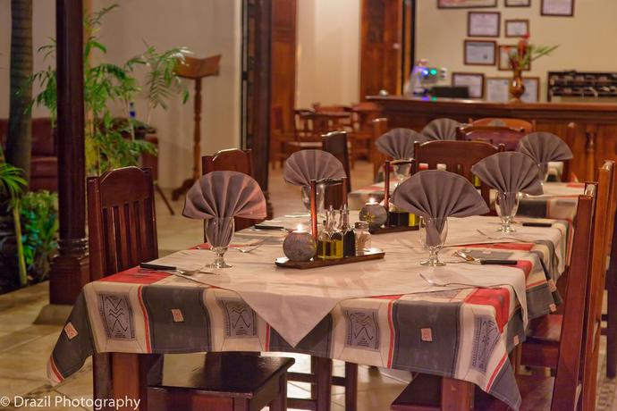 Imagen del bar/restaurante del Hotel El Almirante. Foto 2