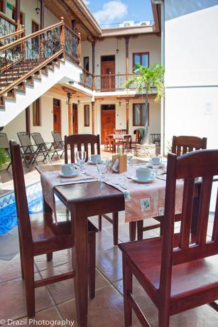 Imagen de los interiores del Hotel El Almirante. Foto 6