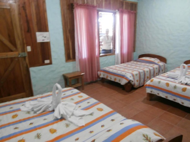 Imagen de la habitación del Hotel El Amanecer. Foto 19