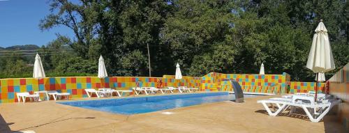 Imagen de la piscina del Hotel El Angliru. Foto 4
