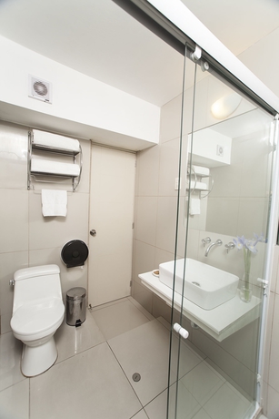 Imagen de la habitación del Hotel El Angolo Lima. Foto 9