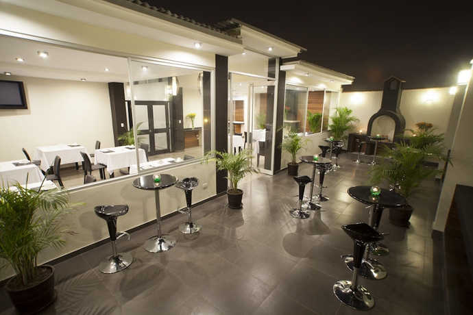 Imagen del bar/restaurante del Hotel El Angolo Lima. Foto 4