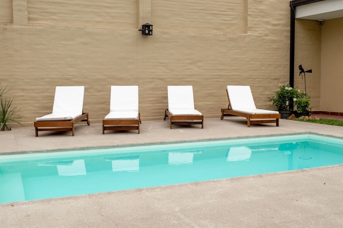 Imagen de la piscina del Hotel El Arribo. Foto 18