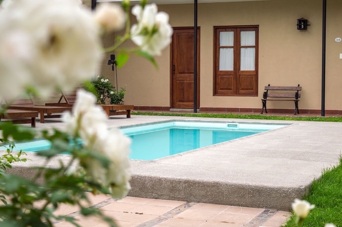 Imagen de la piscina del Hotel El Arribo. Foto 19