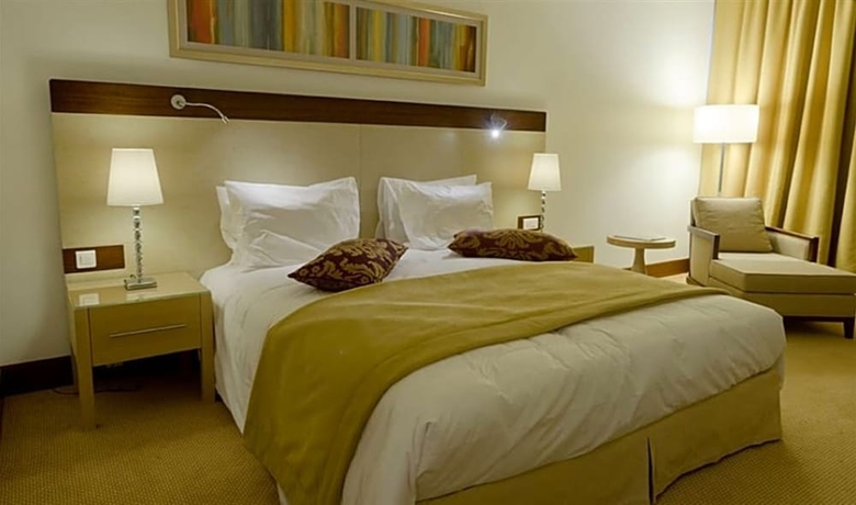 Imagen de la habitación del Hotel El Aurassi. Foto 3