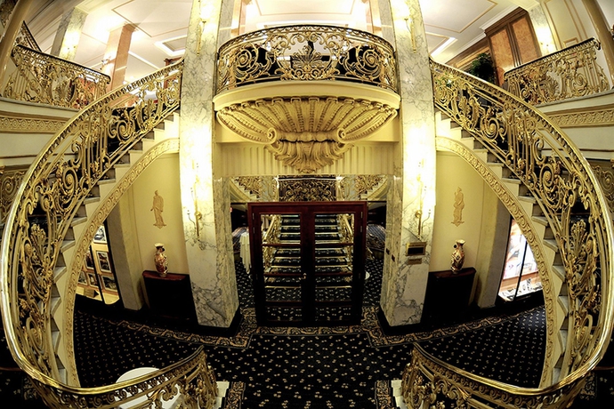 Imagen de los interiores del Hotel El Avenida Palace. Foto 12