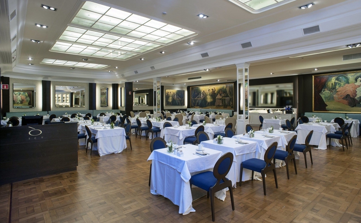 Imagen del bar/restaurante del Hotel El Avenida Palace. Foto 3