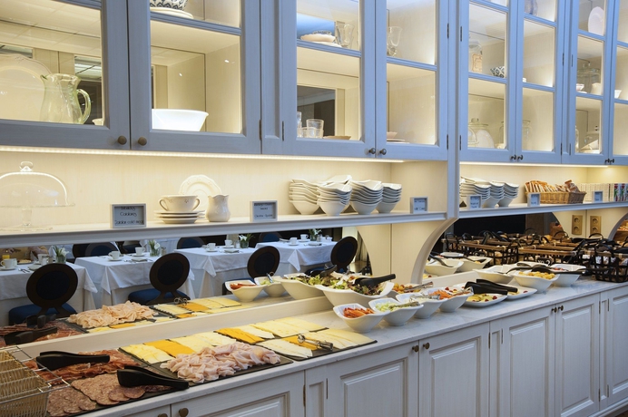 Imagen del bar/restaurante del Hotel El Avenida Palace. Foto 5