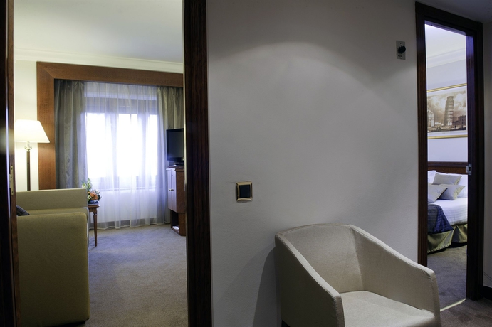 Imagen de los interiores del Hotel El Avenida Palace. Foto 14