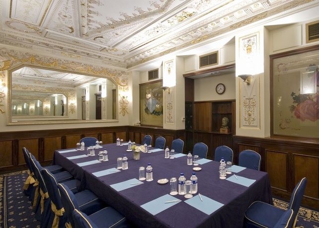 Imagen de los interiores del Hotel El Avenida Palace. Foto 15