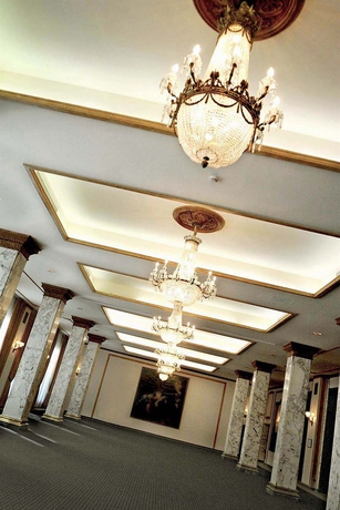 Imagen de los interiores del Hotel El Avenida Palace. Foto 16