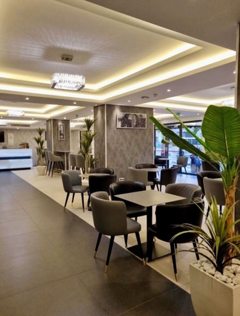 Imagen del bar/restaurante del Hotel El Aziz Inn - Cheraga. Foto 1