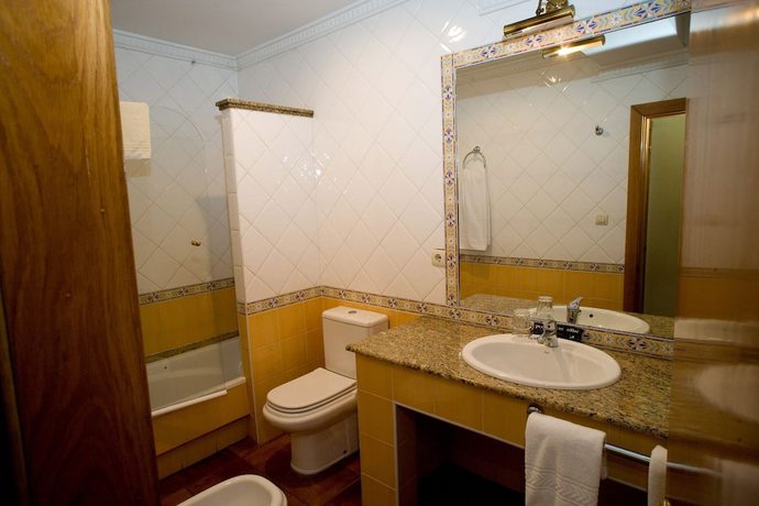 Imagen de la habitación del Hotel El Balc&oacute;n, Avil&eacute;s. Foto 3