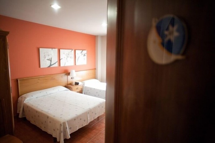 Imagen de la habitación del Hotel El Balc&oacute;n, Avil&eacute;s. Foto 9