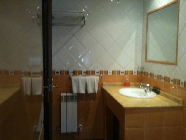 Imagen de la habitación del Hotel El Balc&oacute;n, Avil&eacute;s. Foto 16