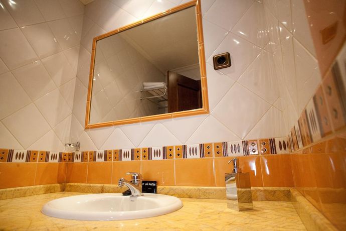 Imagen de la habitación del Hotel El Balc&oacute;n, Avil&eacute;s. Foto 18