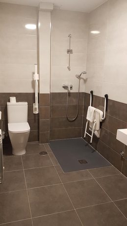 Imagen de la habitación del Hotel El Balc&oacute;n, Avil&eacute;s. Foto 20