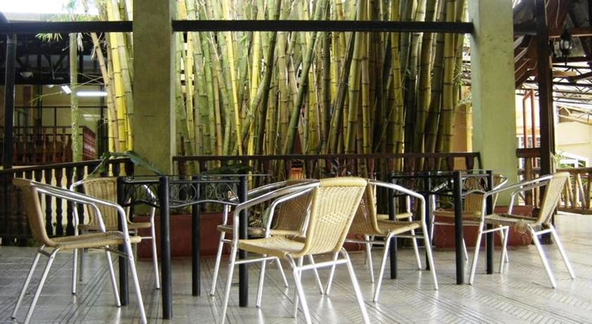 Imagen del bar/restaurante del Hotel El Bambú. Foto 2