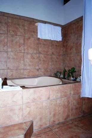 Imagen de la piscina del Hotel El Bambú. Foto 12