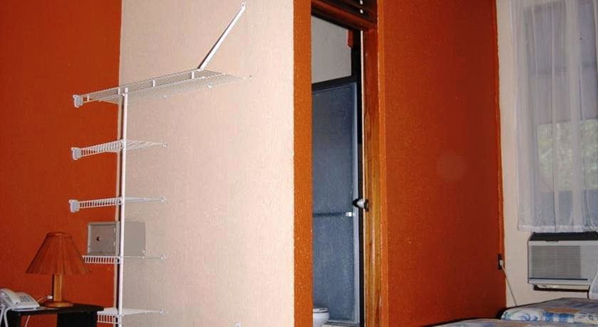 Imagen de la piscina del Hotel El Bambú. Foto 13