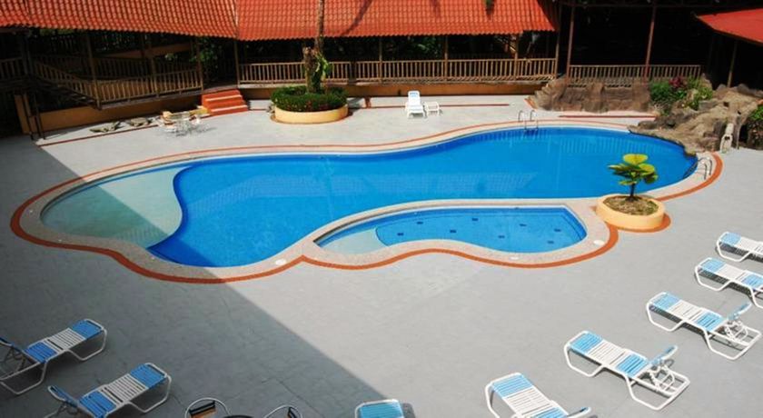 Imagen de la piscina del Hotel El Bambú. Foto 15