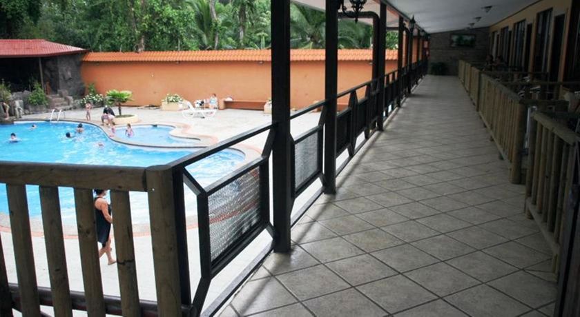 Imagen de la piscina del Hotel El Bambú. Foto 16