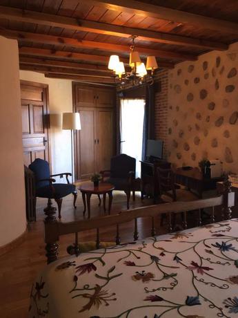 Imagen de la habitación del Hotel El Barondillo. Foto 7