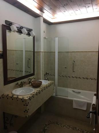 Imagen de la habitación del Hotel El Barondillo. Foto 11