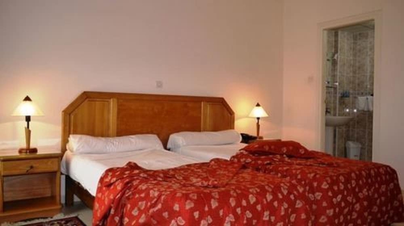 Imagen de la habitación del Hotel El Biar. Foto 14